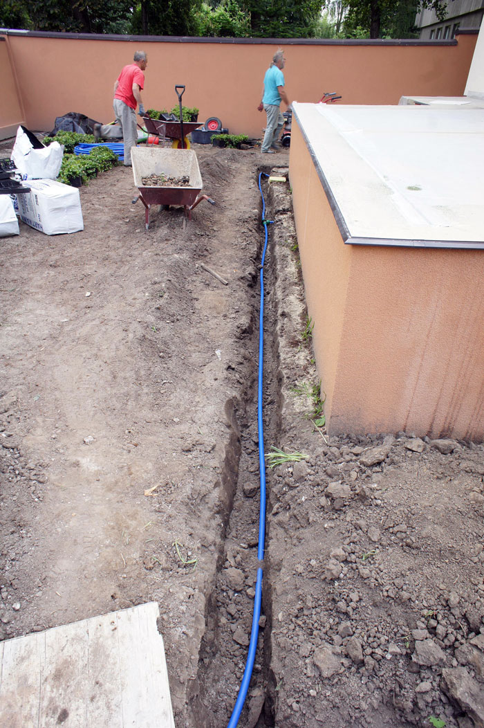 rozporowadzenie-wody-po-ogrodzie